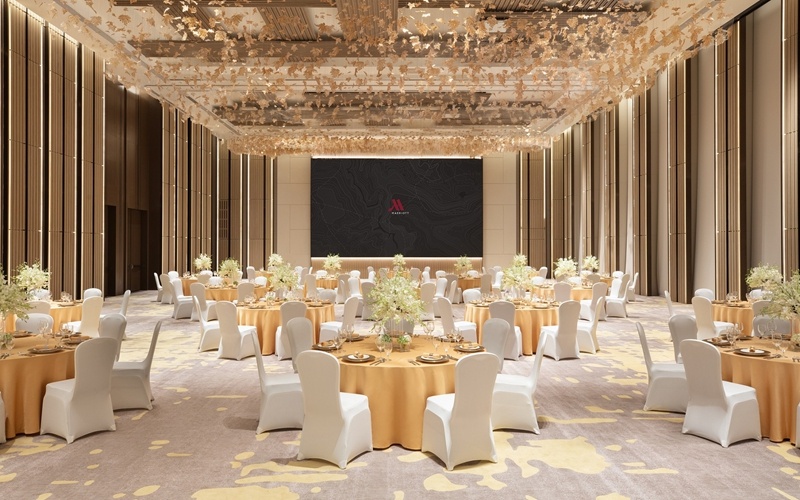 鲁能厅 [ 最大35桌 · 高7.6m · 无柱 ·  ]